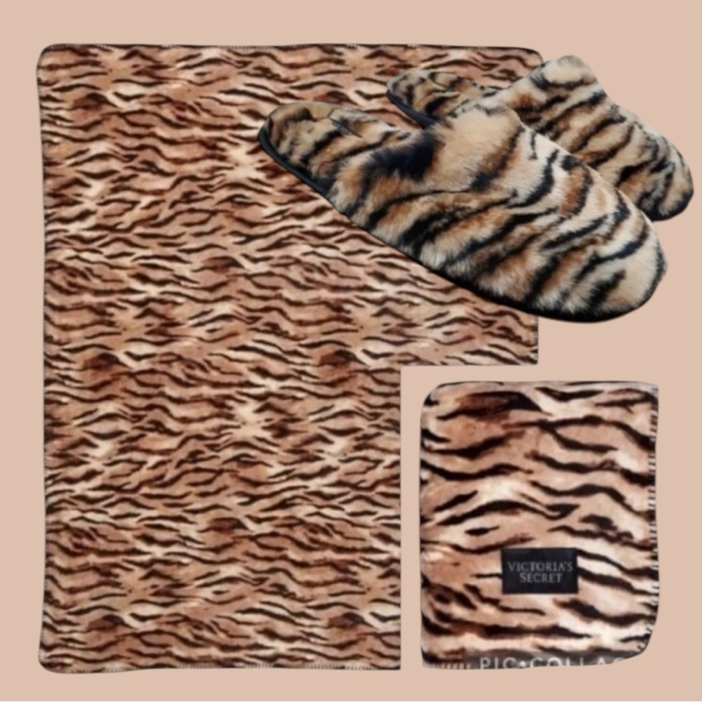 VICTORIA'S SECRET Closed Toe Animal Print Faux Fur Slipper & Blanket